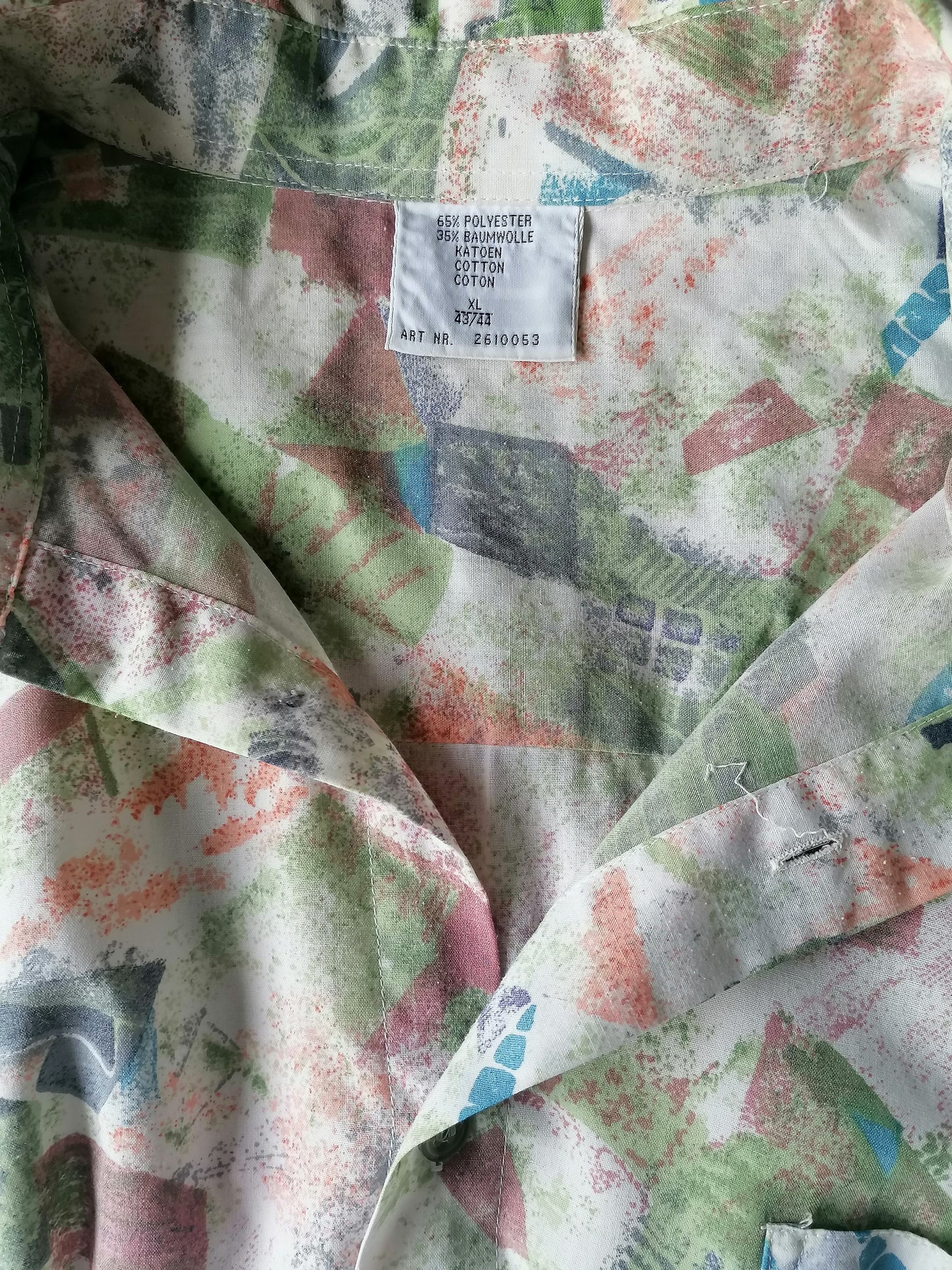 Casta corta vintage della camicia degli anni '90. Stampa beige verde rosa. Dimensione XL / XXL / 2XL.