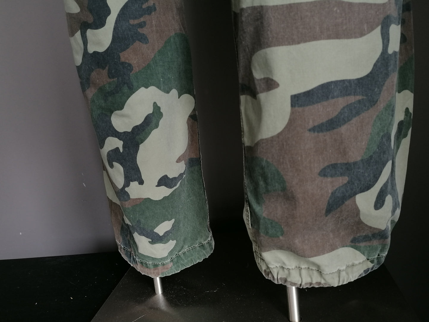 Jack & Jones Army print Cargo broek. Bruin Groen gekleurd. Maat W34 - L34.