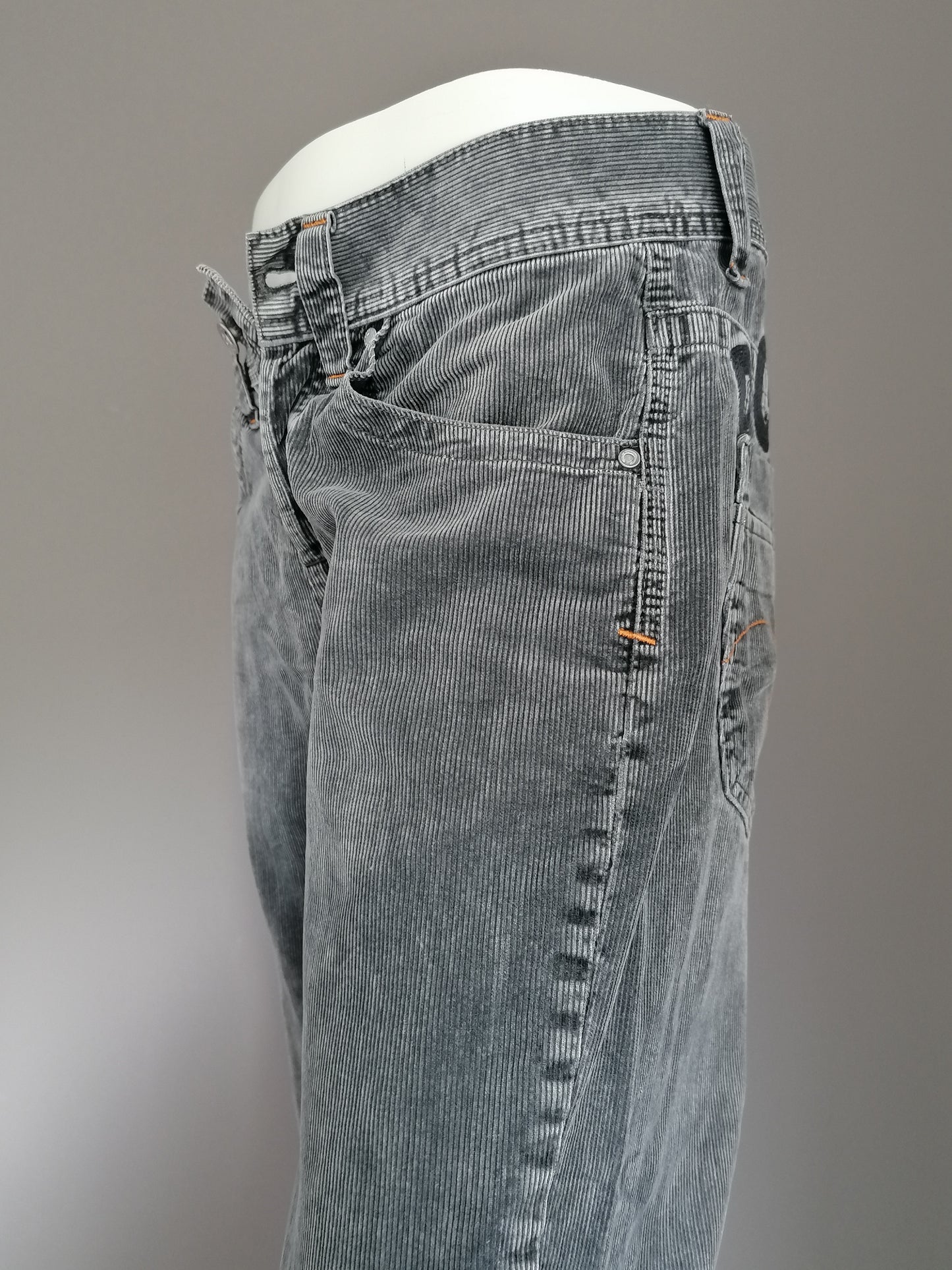 Capsize rib pants. Dark gray colored. Size W30 - L34. Type Low Pocket.