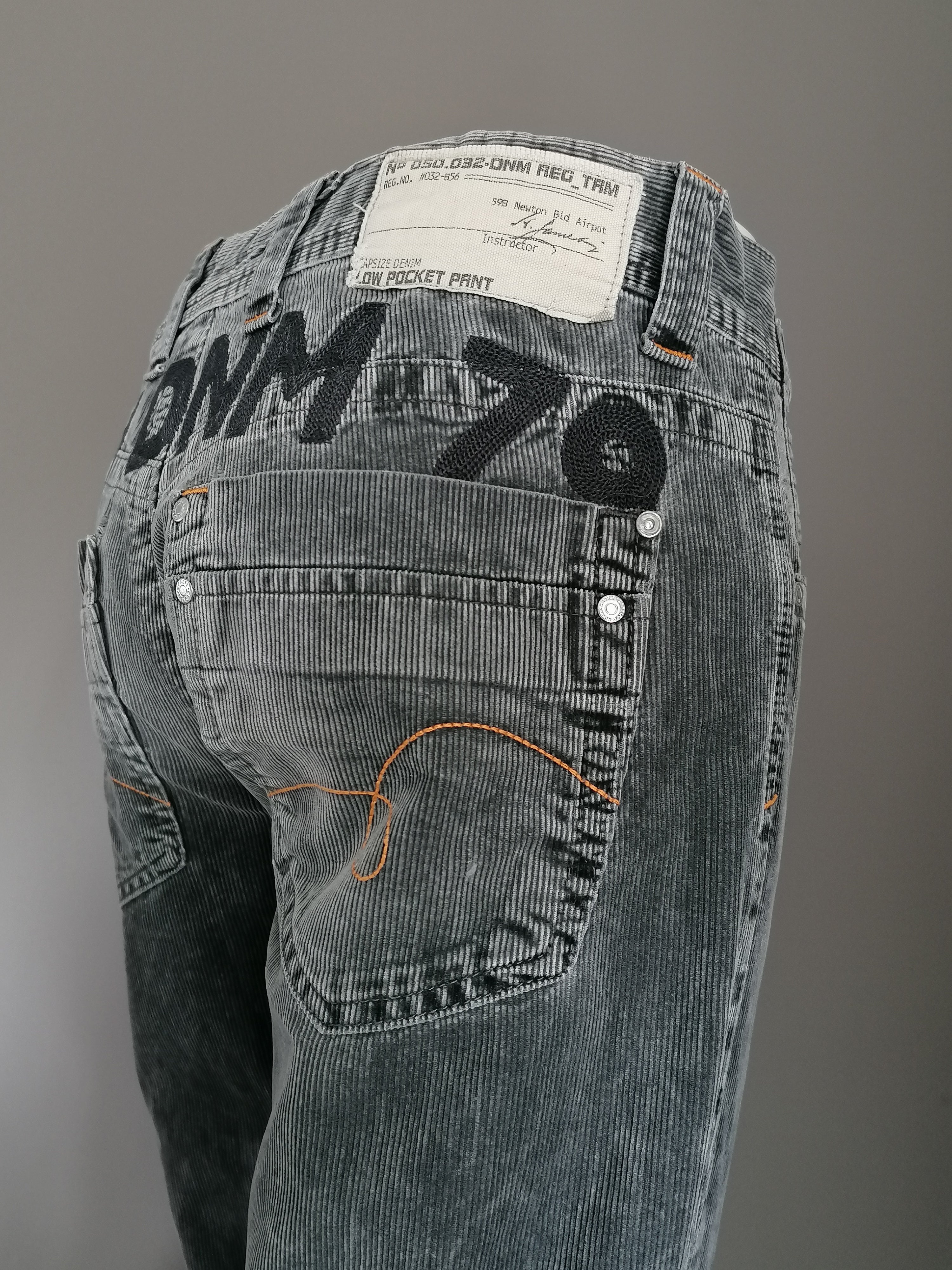 Pantalon de c tes de chavire. Color gris fonc . Taille W30 L34
