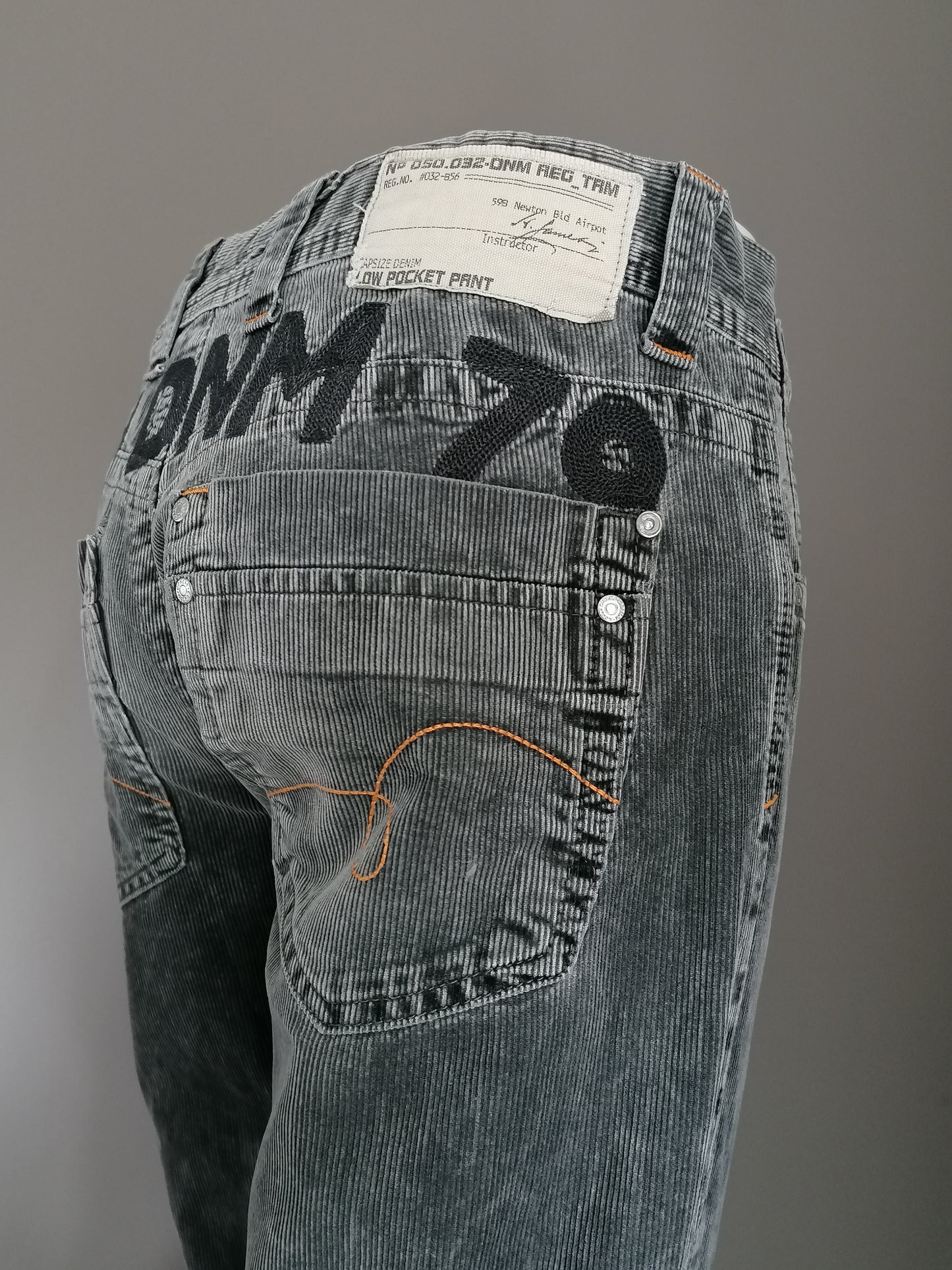 Capsize rib pants. Dark gray colored. Size W30 - L34. Type Low Pocket.