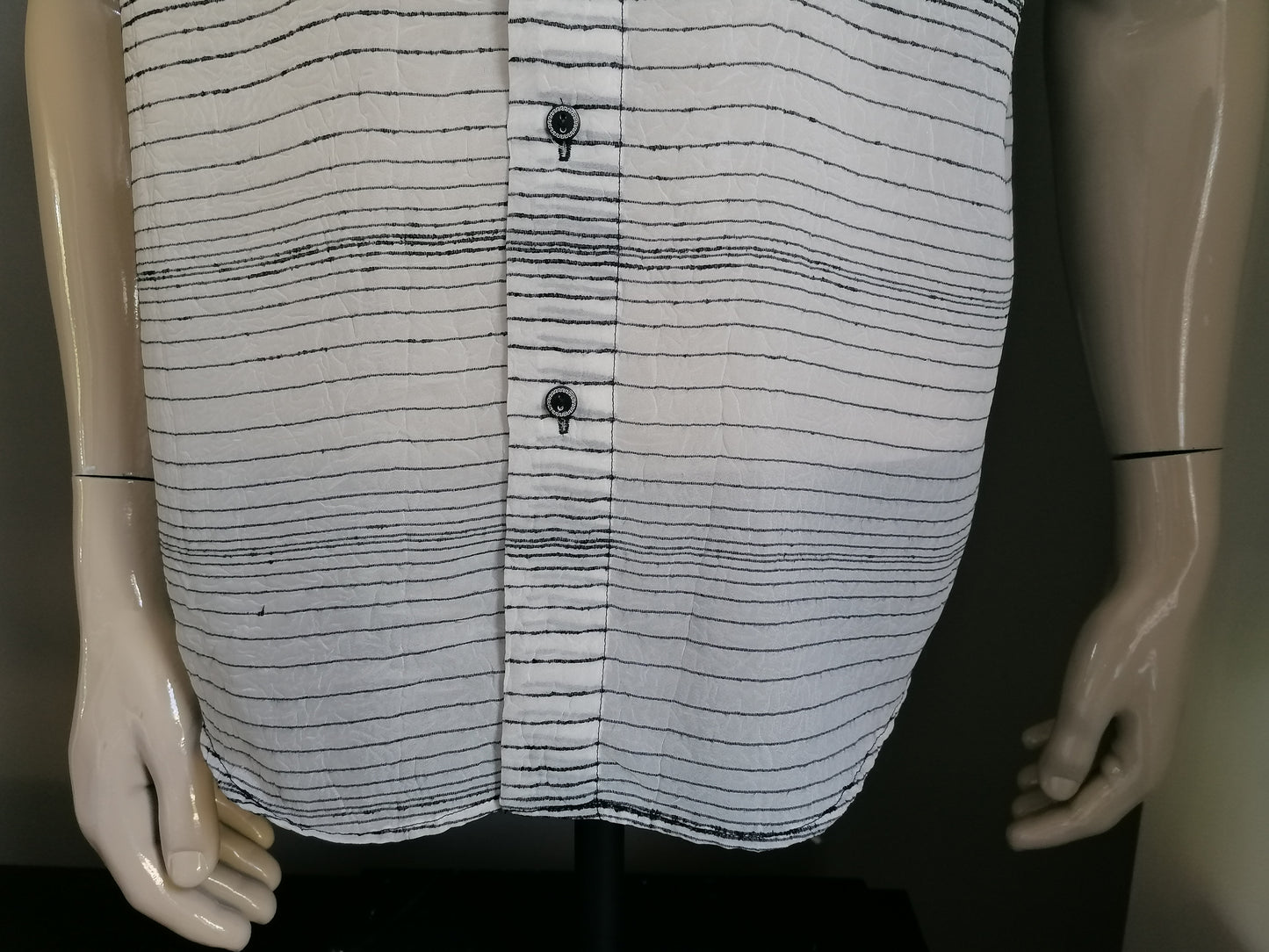 Vintage Versace Classic overhemd korte mouw. Zwart Wit gestreept. Maat L. 100% Viscose.