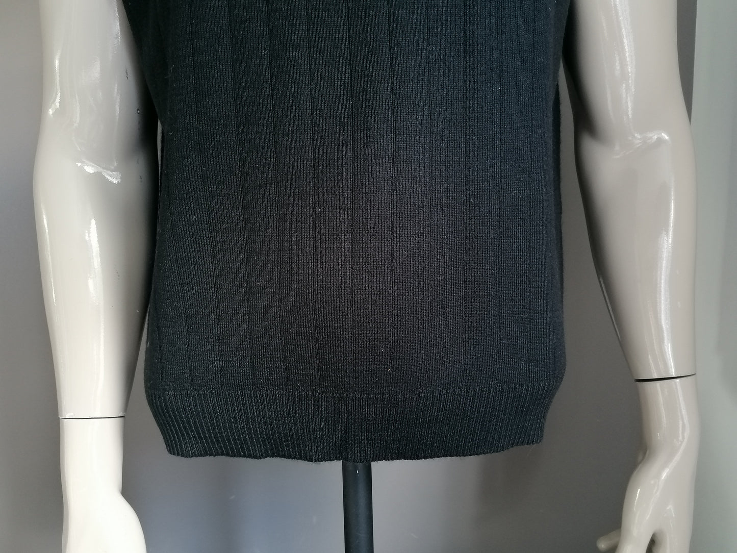 Vintage lerros merino wool spencer. Black motif. Size XL.