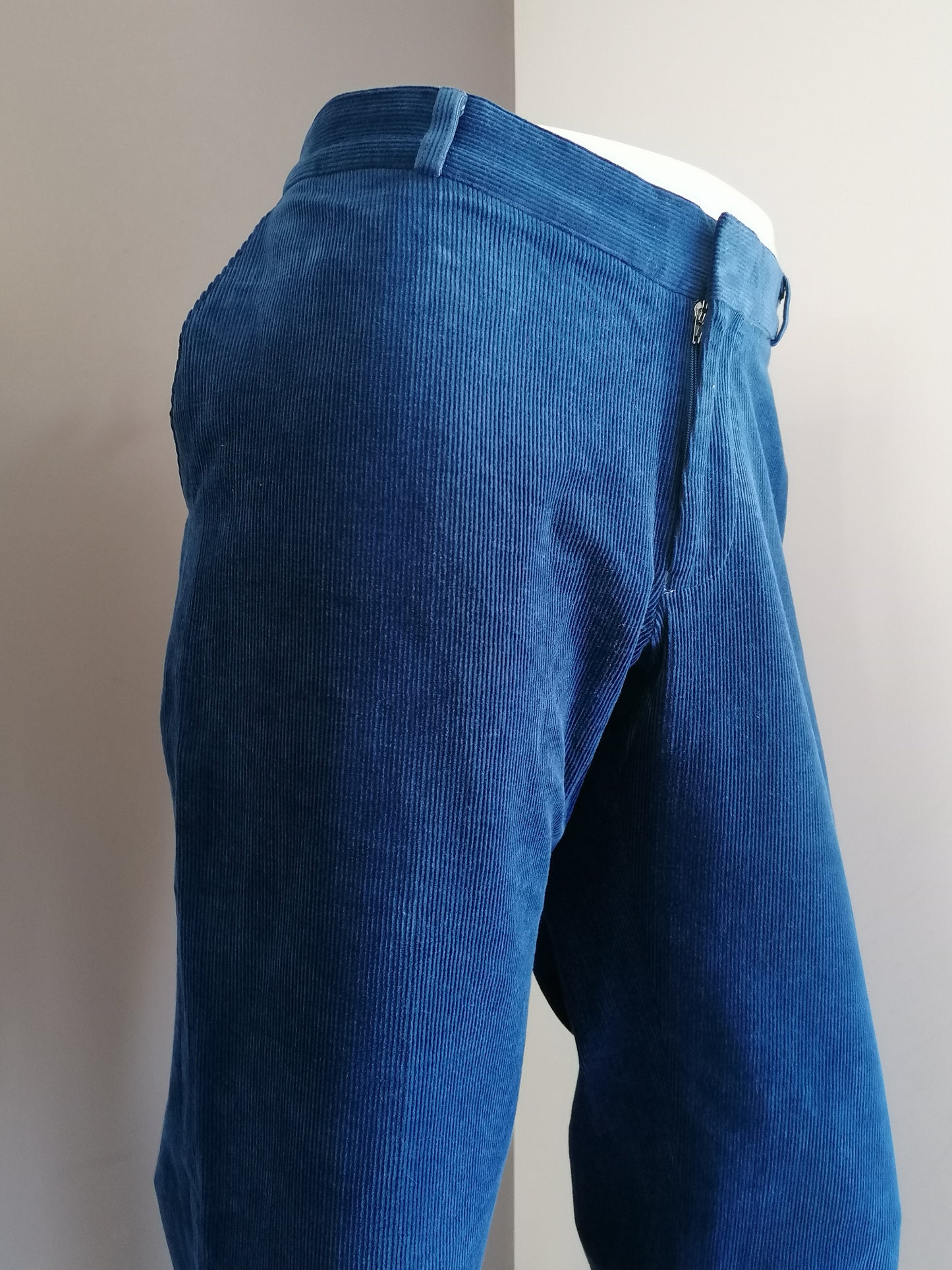 Confort Pantalones / pantalones de costilla estirada. Color azul. Tamaño 27 (54/L)