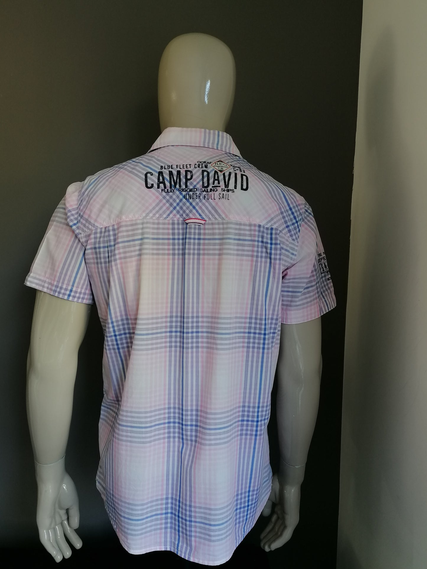 Camp David Shirt Kurzärmel. Pink Purpur mit Anwendungen blockiert. Größe L. Regelmäßige Passform.