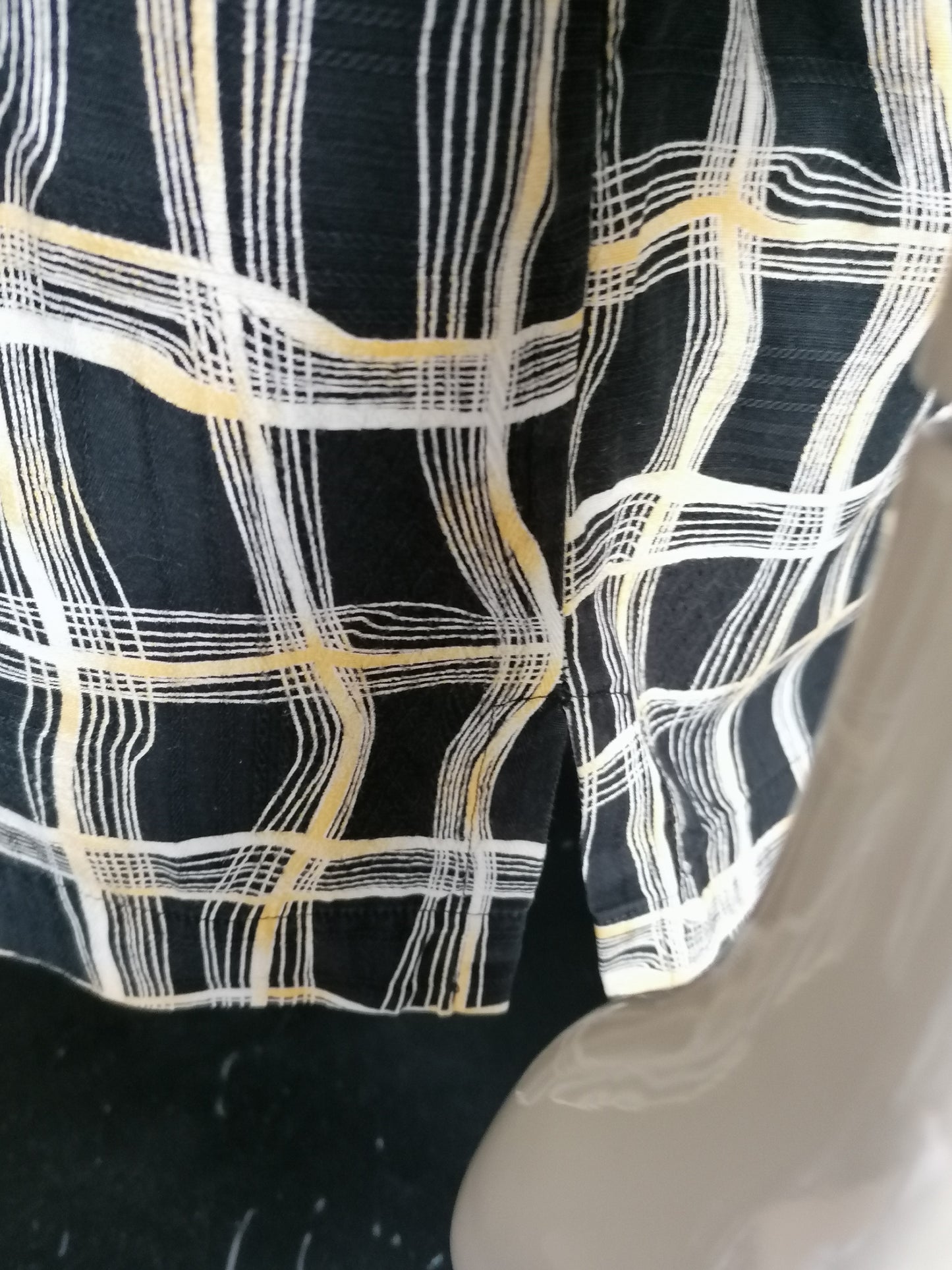 Signum Vintage Shirt Short Sleeve. Impression en jaune noir. Taille xxl / 2xl.