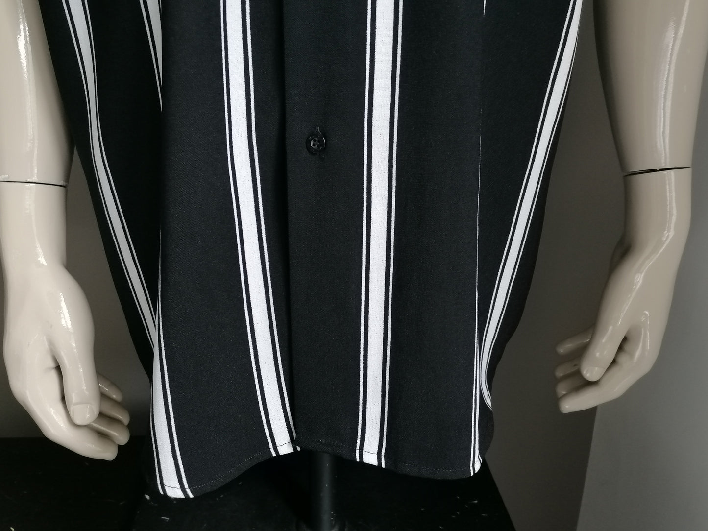 Max Mara Vintage Shirt short sleeve. Black and white striped. Size XL.