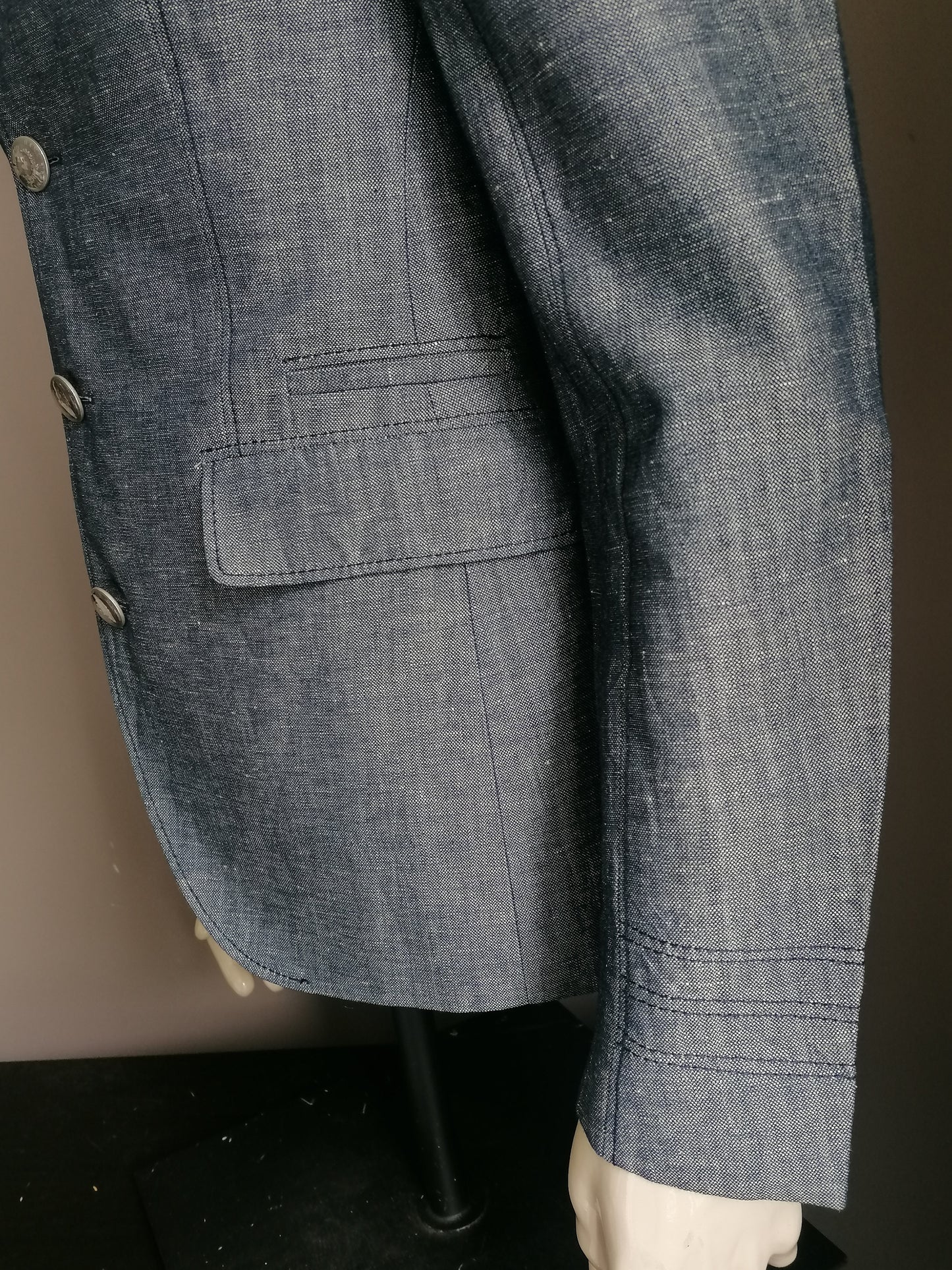 Hans Ubbink Linnen colbert. Jeans-look. Blauw gemêleerd met mooie knopen. Maat 48 / M.