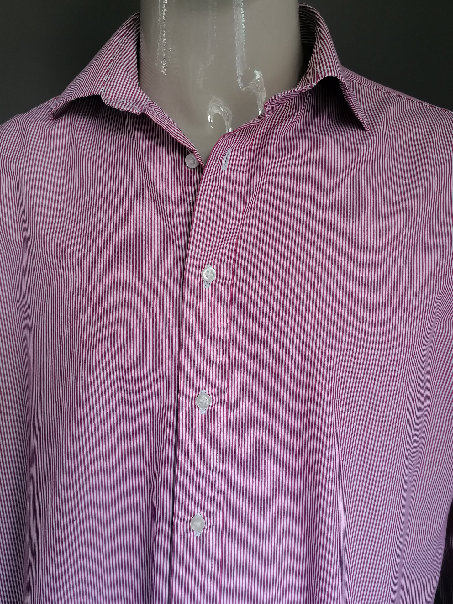 Lipman & Sons shirt. Red white striped. Size 45 / XXL / 2XL. Type of cuff knot. "Two Fold Yarn".