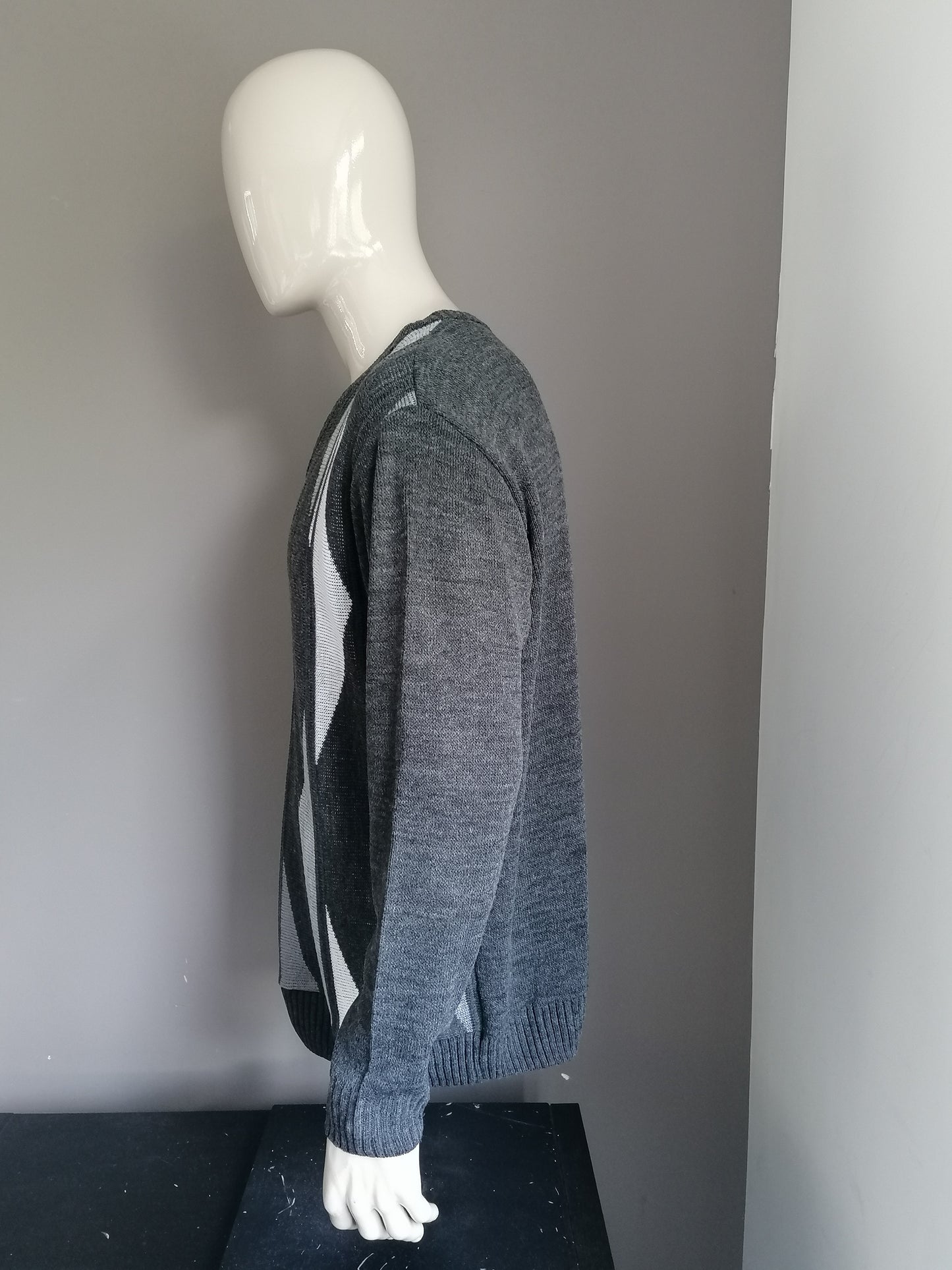 Vintage sweater. V-neck. Gray white motif. Size XXL / 2XL.