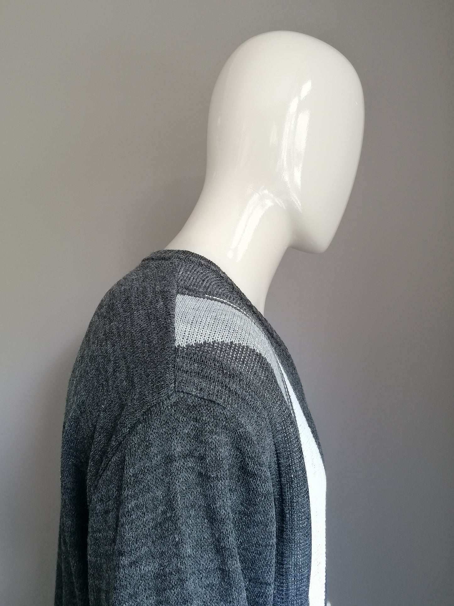 Vintage sweater. V-neck. Gray white motif. Size XXL / 2XL.
