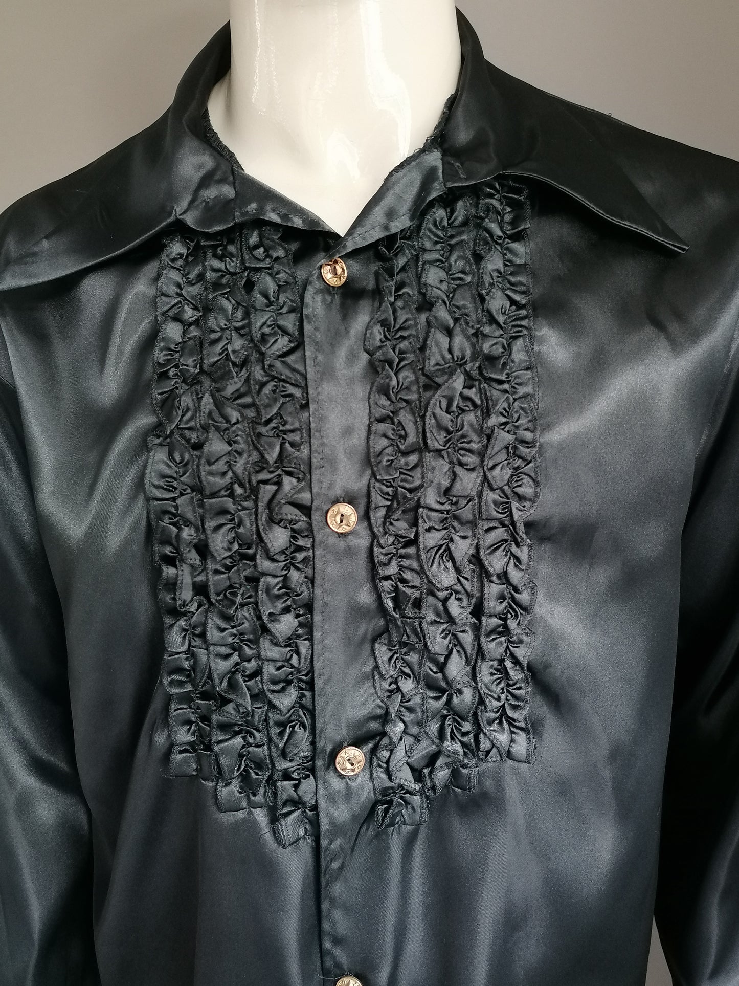 Vintage 70's Overhemd met ruches en puntkraag. Zwart glanzend.  Maat XL.