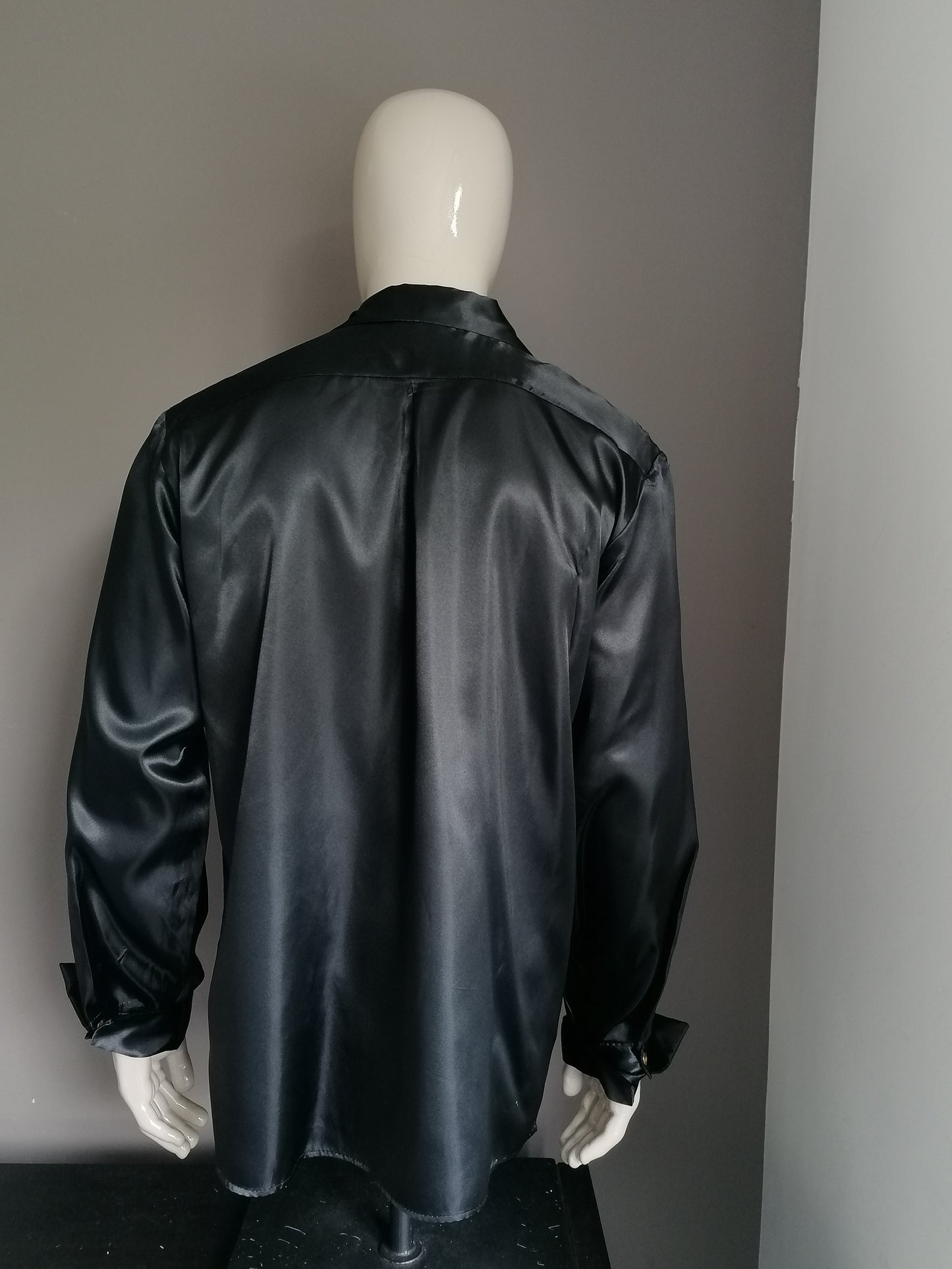 Camisa vintage de los 70 con volantes y cuello puntiagudo. Black Glossy. Tamaño xl.