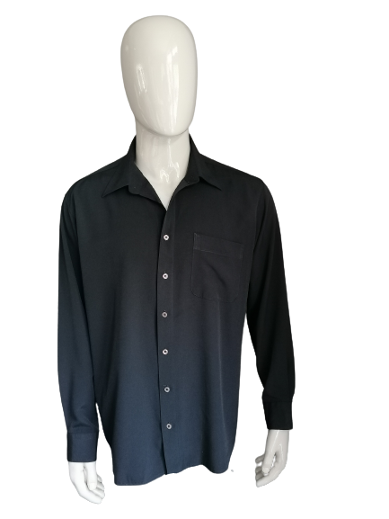 Camicia vintage Canda. Colore nero. Dimensione XL / XXL. 65% di viscosa e 35% di poliestere.
