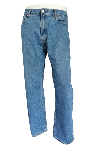 Levi's 505 jeans. Blue colored. Size W38 - L30. Straight fit.