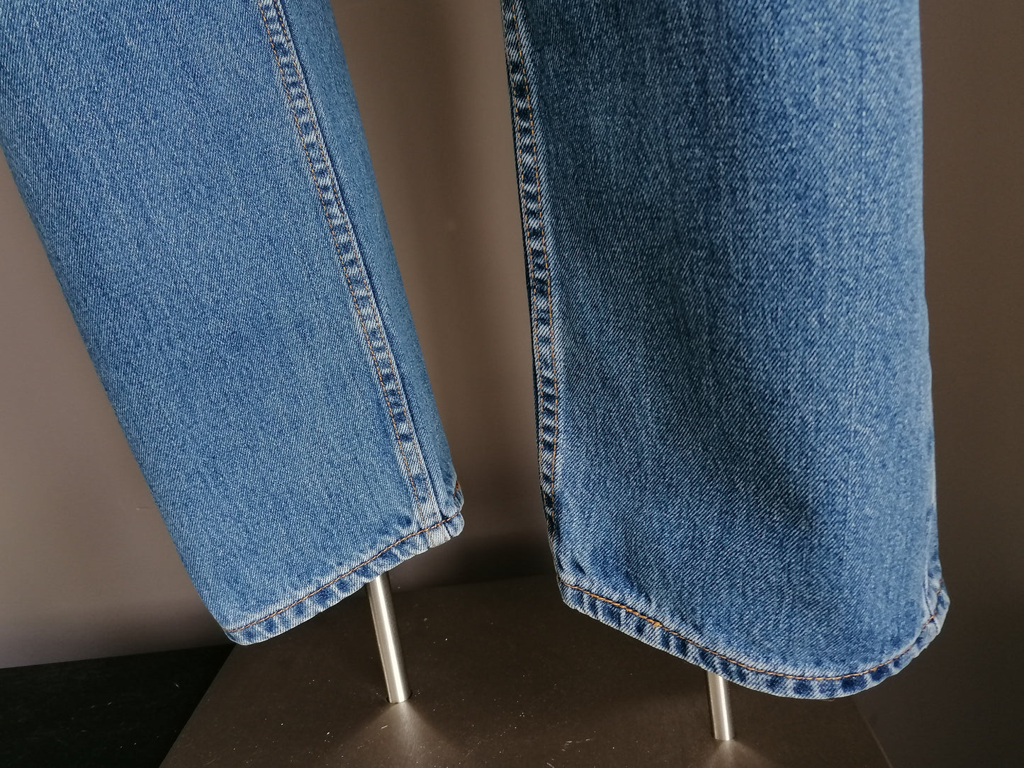 Levi's 505 jeans. Blauw gekleurd. Maat W38 - L30. Straight Fit.