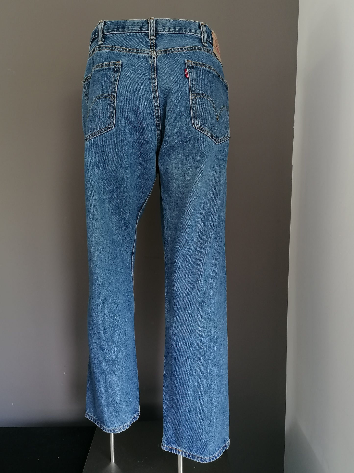 Levis 505 Jeans. Blau gefärbt. Größe W38 - L30. Gerade fit.