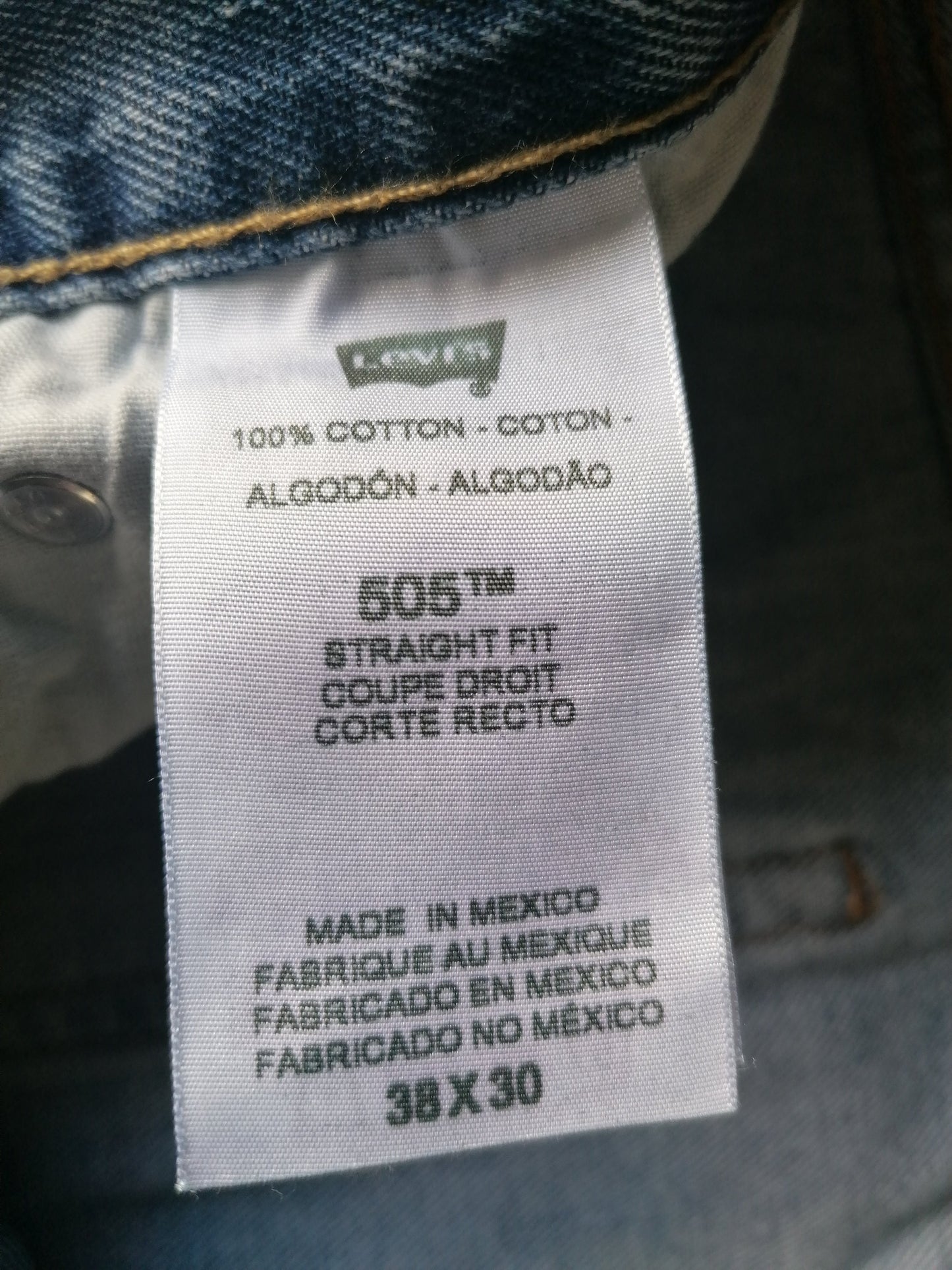 Los 505 jeans de Levi. Color azul. Tamaño W38 - L30. Corte recto.