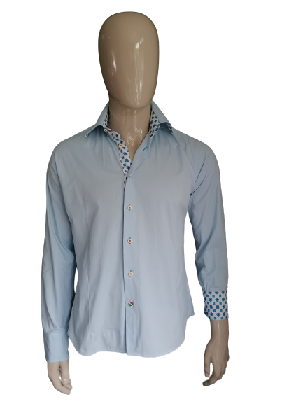 Chemise A1A. De couleur bleu clair. Taille M.