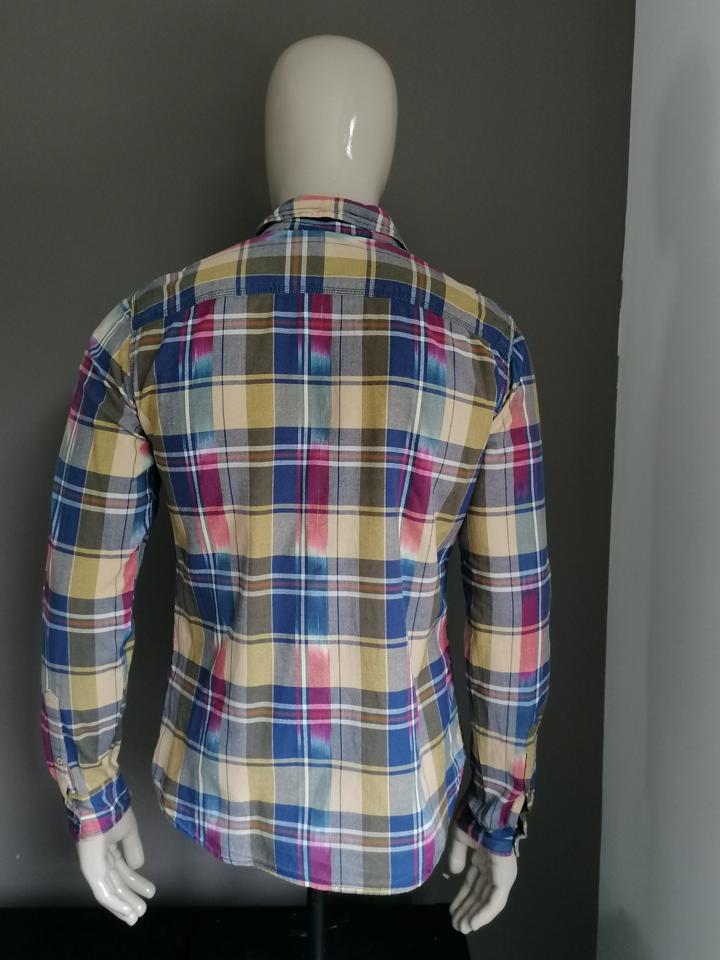Pull & Bear shirt. Yellow blue red checked. Size L.