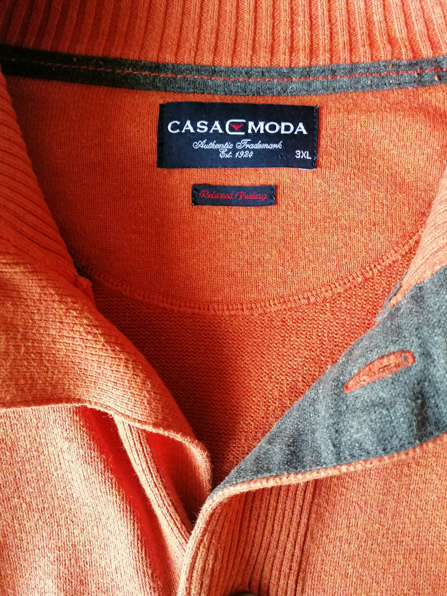 Casa Moda vest met knopen. Oranje gemêleerd Maat XXXL / 3XL.