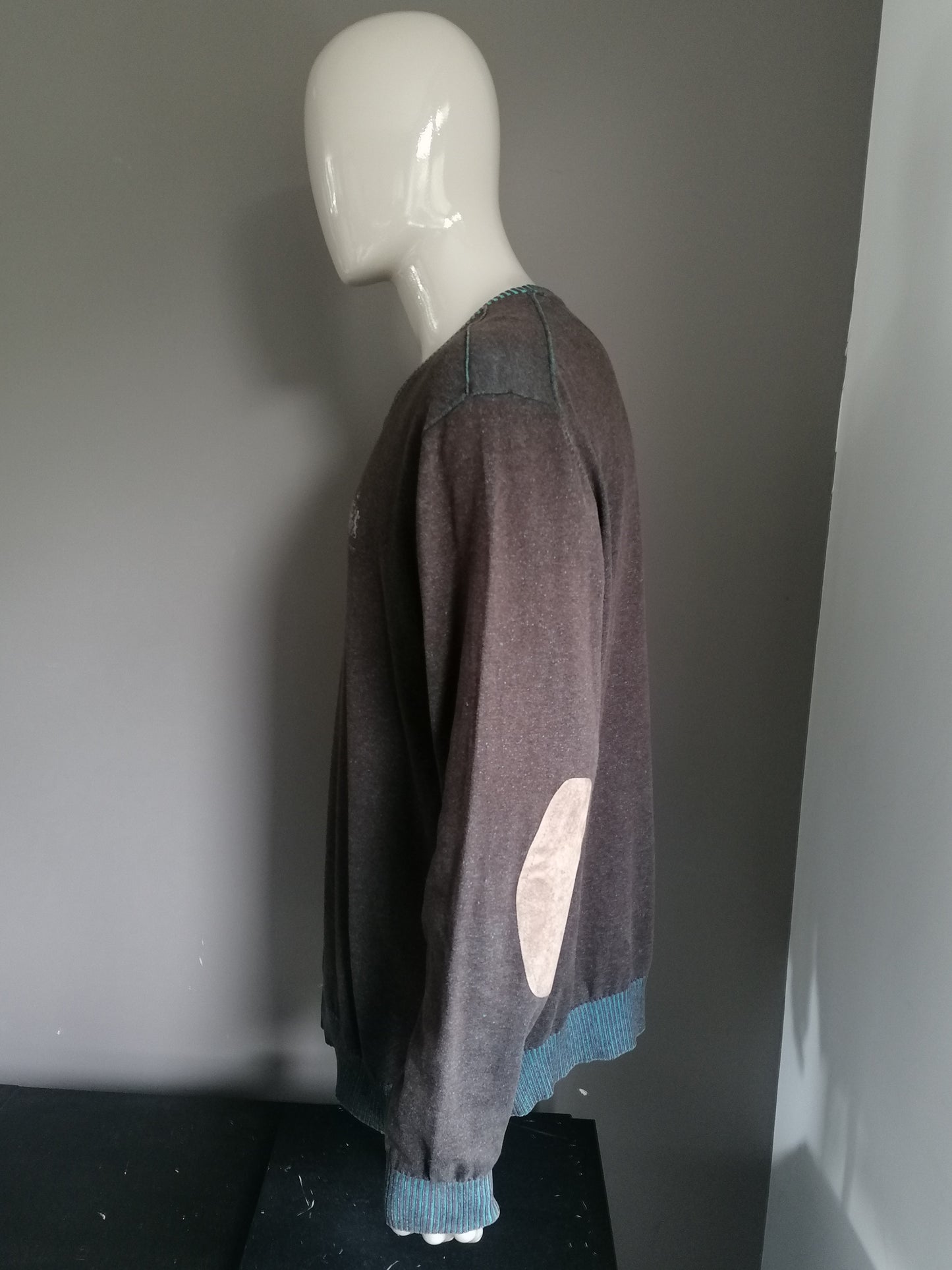 State of art sweater. V-neck. Blue brown mixed. Size XXXL / 3XL.