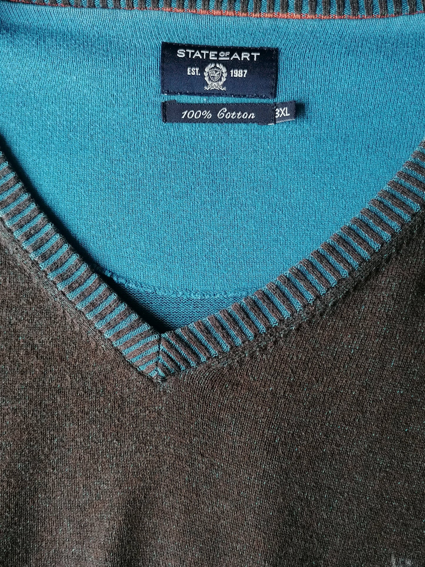 Estado del suéter de arte. Cuello en V. Marrón azul mezclado. Tamaño xxxl / 3xl.