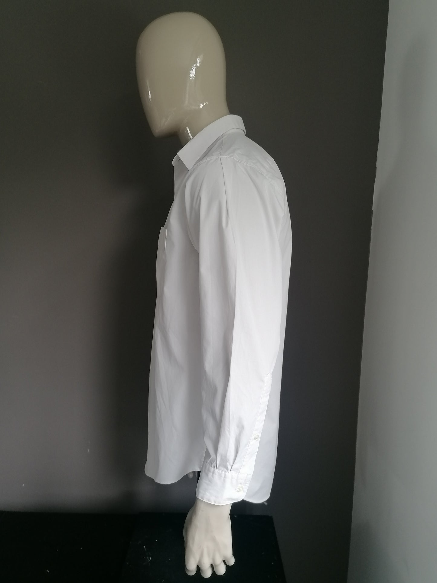 Perry Ellis overhemd. Wit gekleurd. Maat 42 / L. 65% Katoen & 35% Polyester.