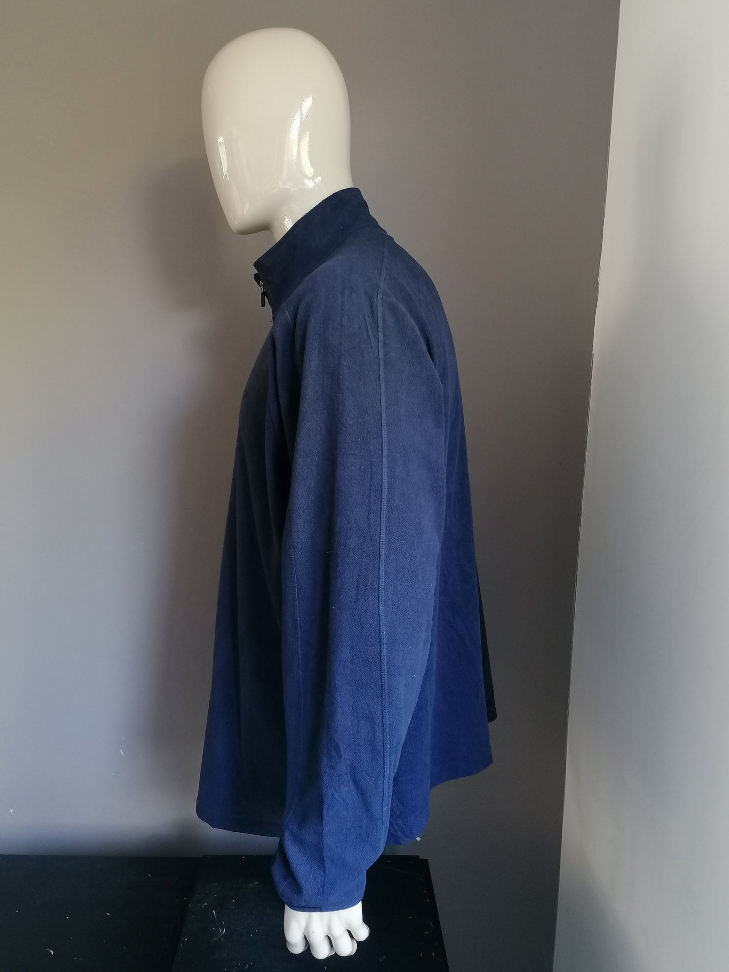 CG by Champion Fleece trui met rits. Donker Blauw gekleurd. Maat XXL / 2XL.