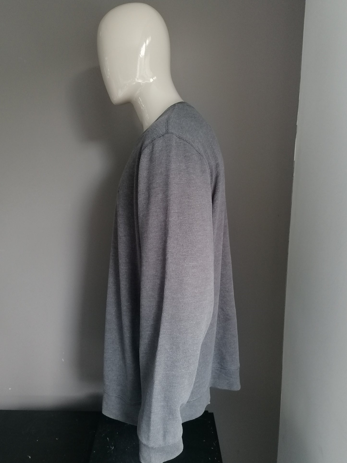 Izod casual sweater. Dark gray colored. Size XXL / 2XL.