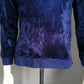 Vintage Blue Mountain Velvet / Velours trui met V-Hals. Donker Blauw gekleurd. Maat M.