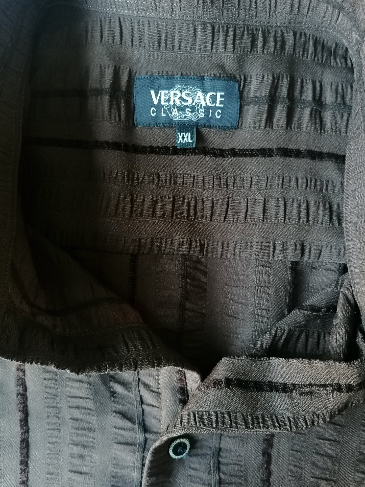 Vintage Versace Classic Shirt Kurzarm. Braun gestreift. Rippenmotiv. Größe xxl / 2xl.