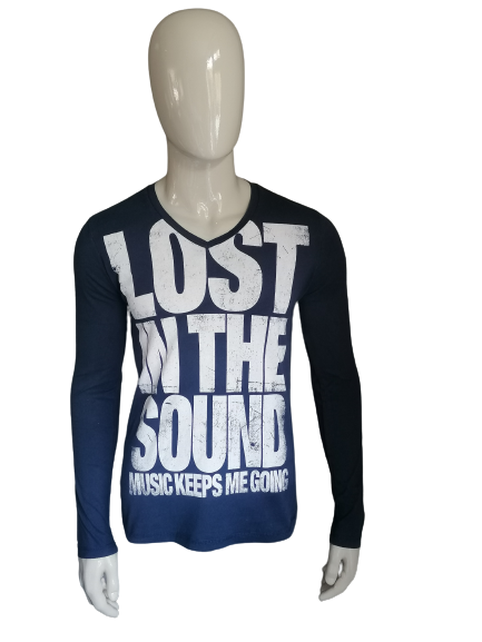 Tom Tailor long sleeve with V-neck. Dark Blue with print. Size S.