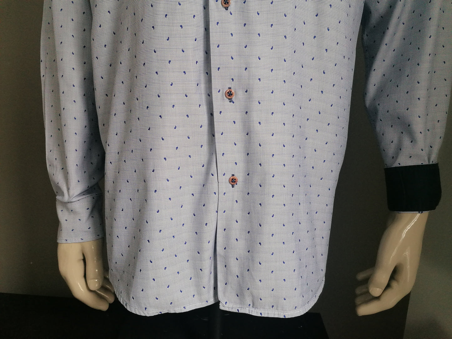 Marco Manzini shirt. Blue white print. Size XL.
