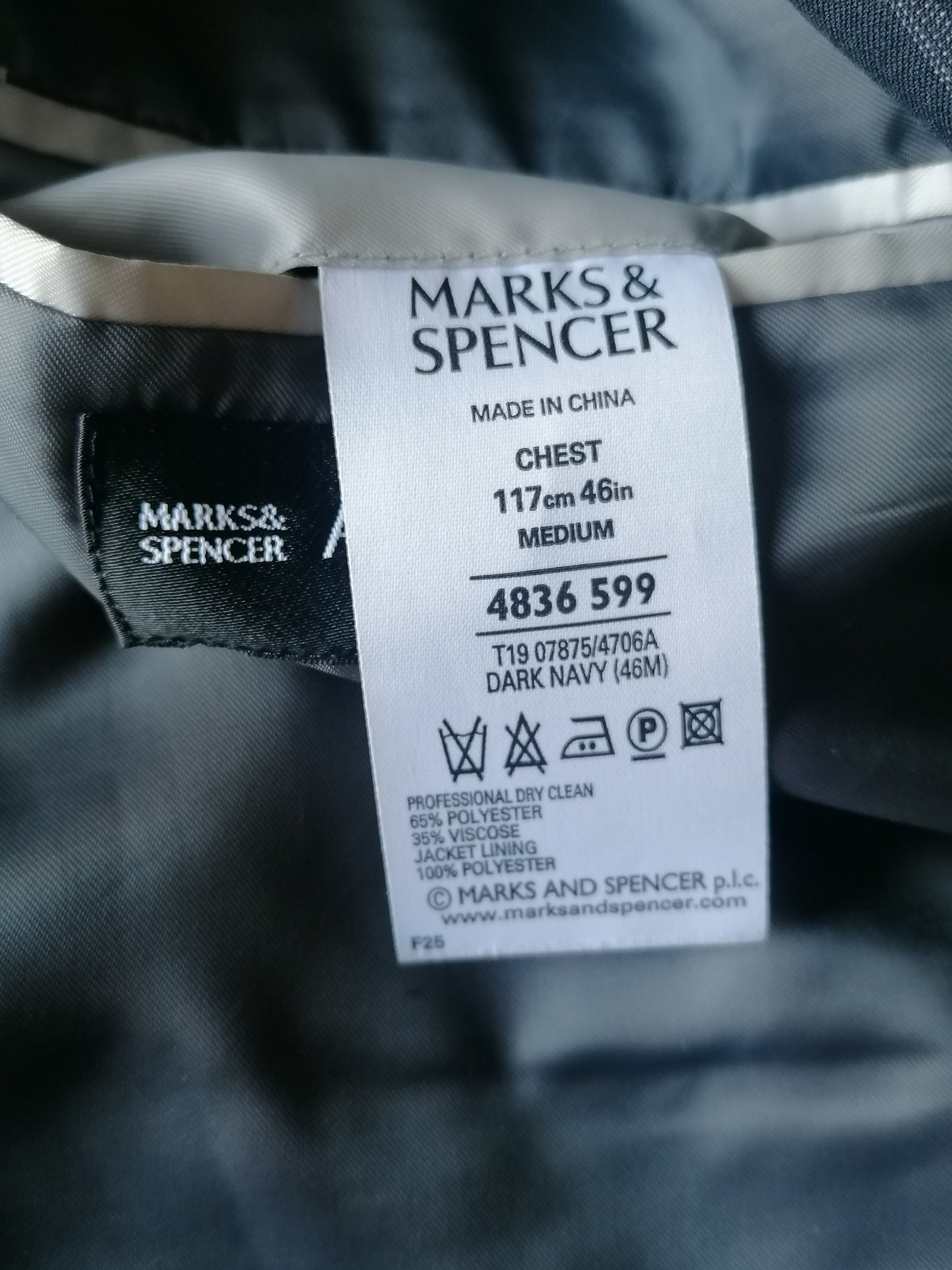 Veste autographe (Marks & Spencer). Rayé noir et blanc. Taille 56 / XL.