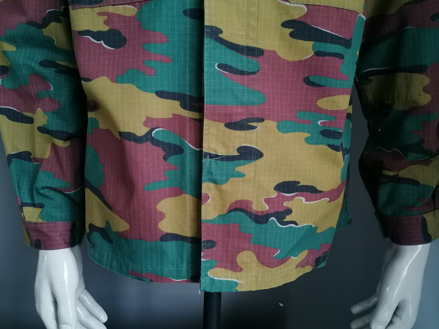 Army / Leger Vintage overhemd, België. Groen Bruine army print. Maat L.