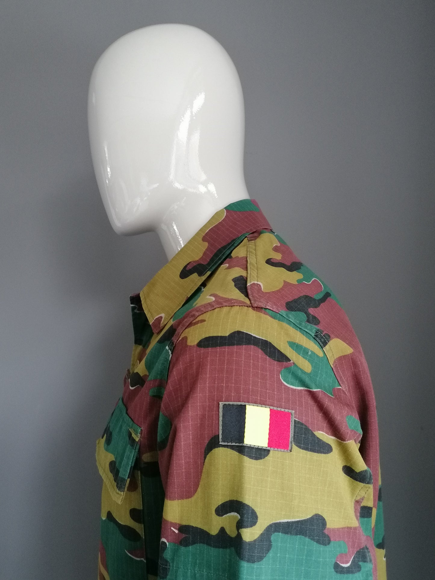 Army / Leger Vintage overhemd, België. Groen Bruine army print. Maat L.