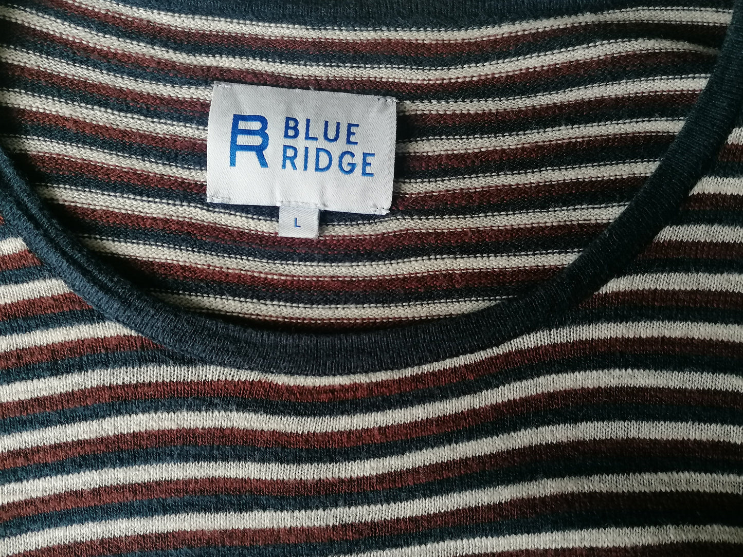 Sweater delgado de la cresta azul. Azul marrón blanco rayado. Talla L.
