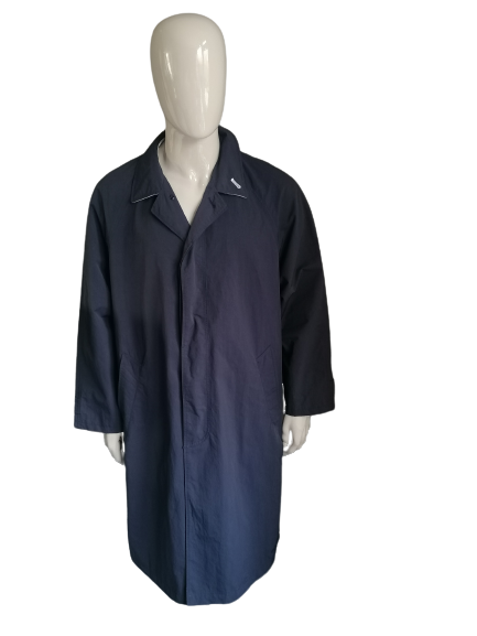 Manderley Mantel / Halflange Jas. Donker Blauw gekleurd. Maat 98 / XL. (58/60)