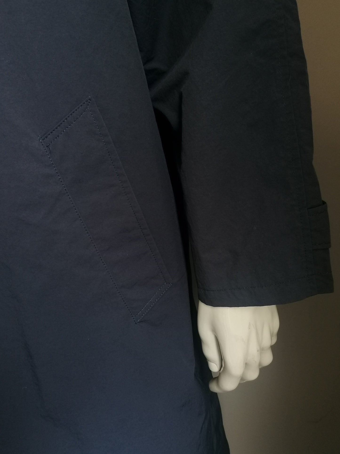 Manderley Mantel / Half -length Jacket. Dark blue colored. Size 98 / XL. (58/60)