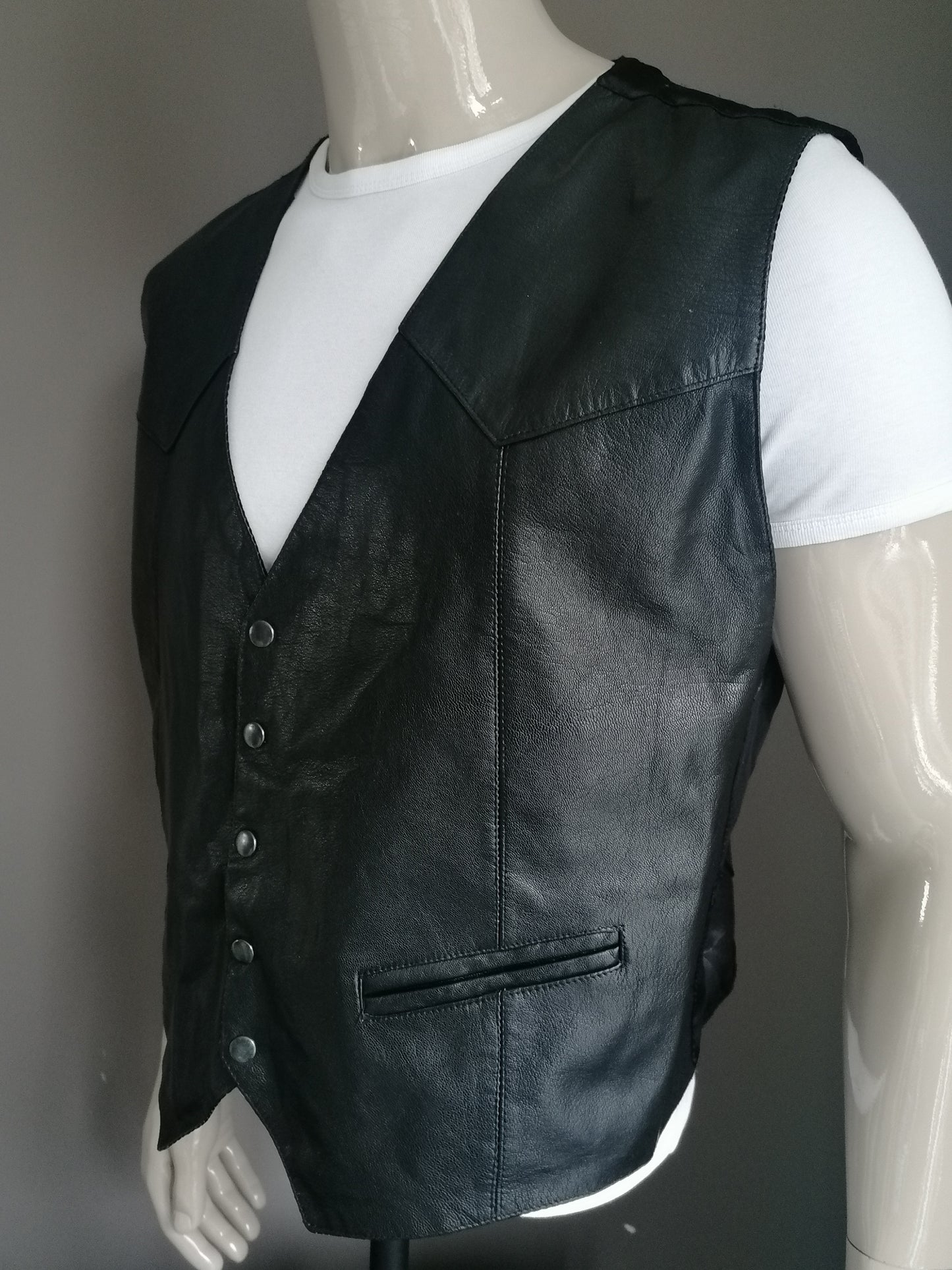 Goat leather waistcoat with press studs. Black colored. Size XL.