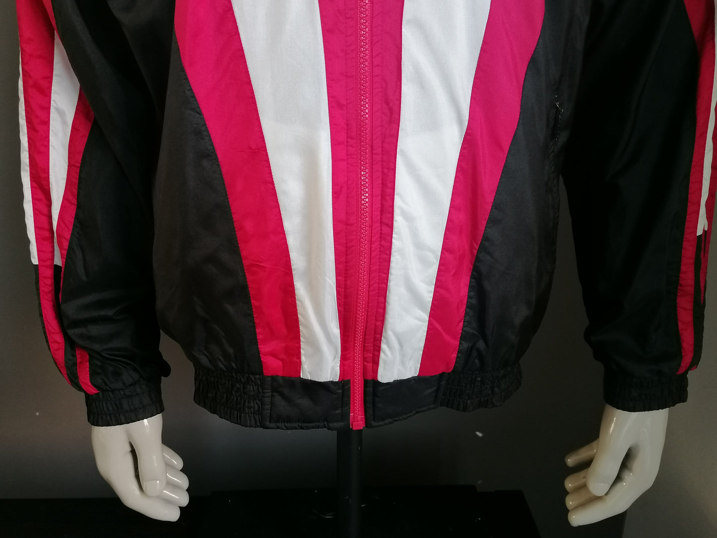 Vintage Adidas Original 80's-90's trainingsjack. Rood Zwart Wit gekleurd. Maat XL.