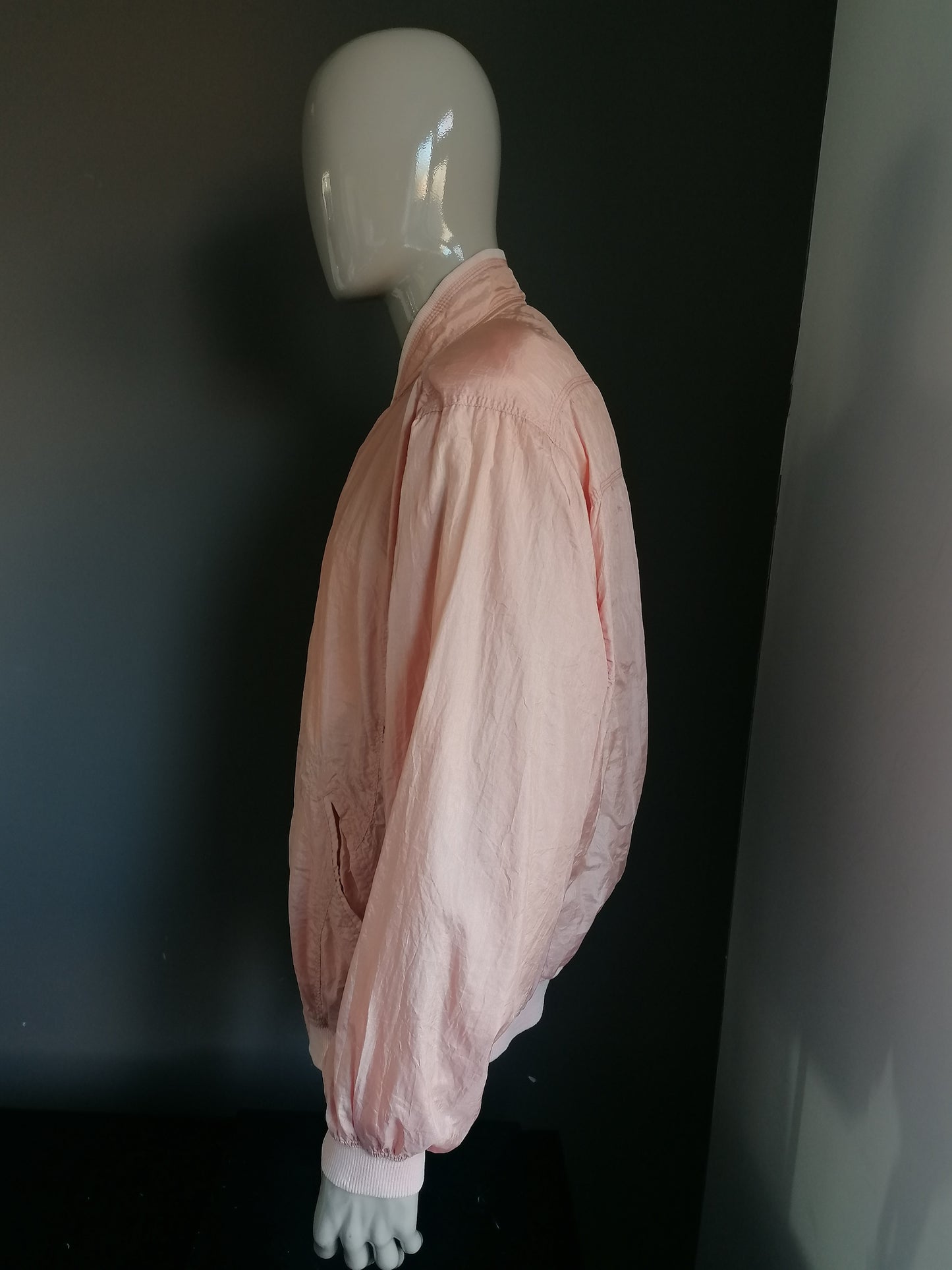 Vintage Central Park 80s-90's training jacket with shoulder fillings. Pink colored. Size XXL / 2XL.