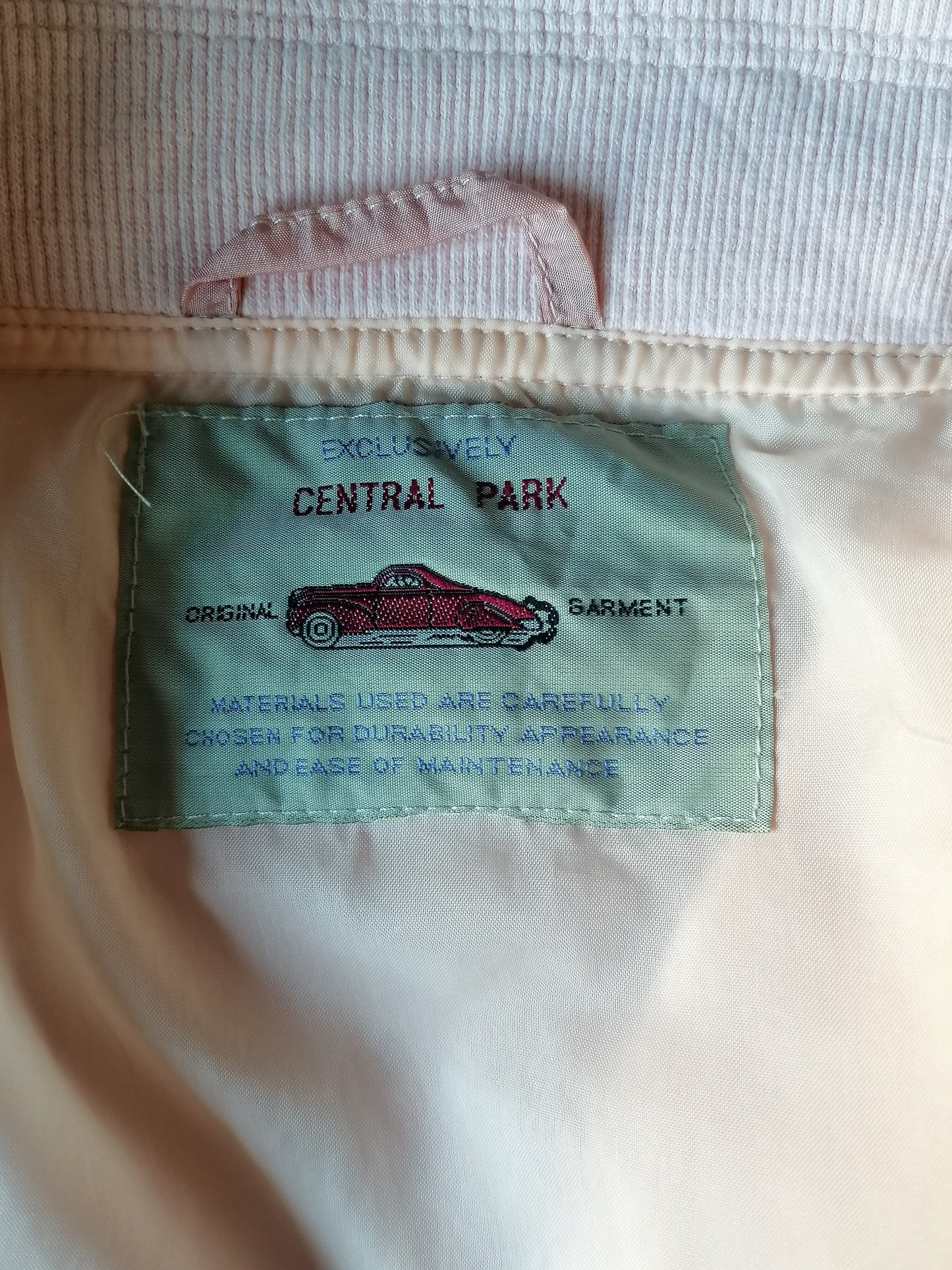 Vintage Central Park 80's-90's trainingsjack met schoudervullingen. Roze gekleurd. Maat XXL / 2XL.