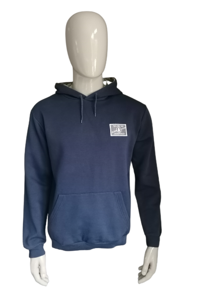 Sweat à capuche WESC. De couleur bleu foncé. Taille S.