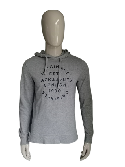 Jack & Jones Hoodie. Grijs gemêleerd met opdruk. Maat M.