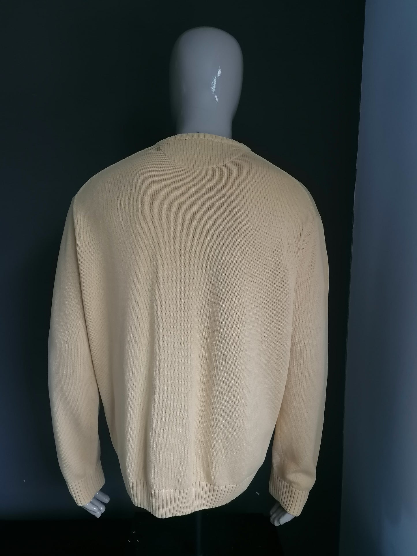 Maglione di cotone di ny coton con scollo a V. Colore giallo. Dimensione XXL / 2XL.