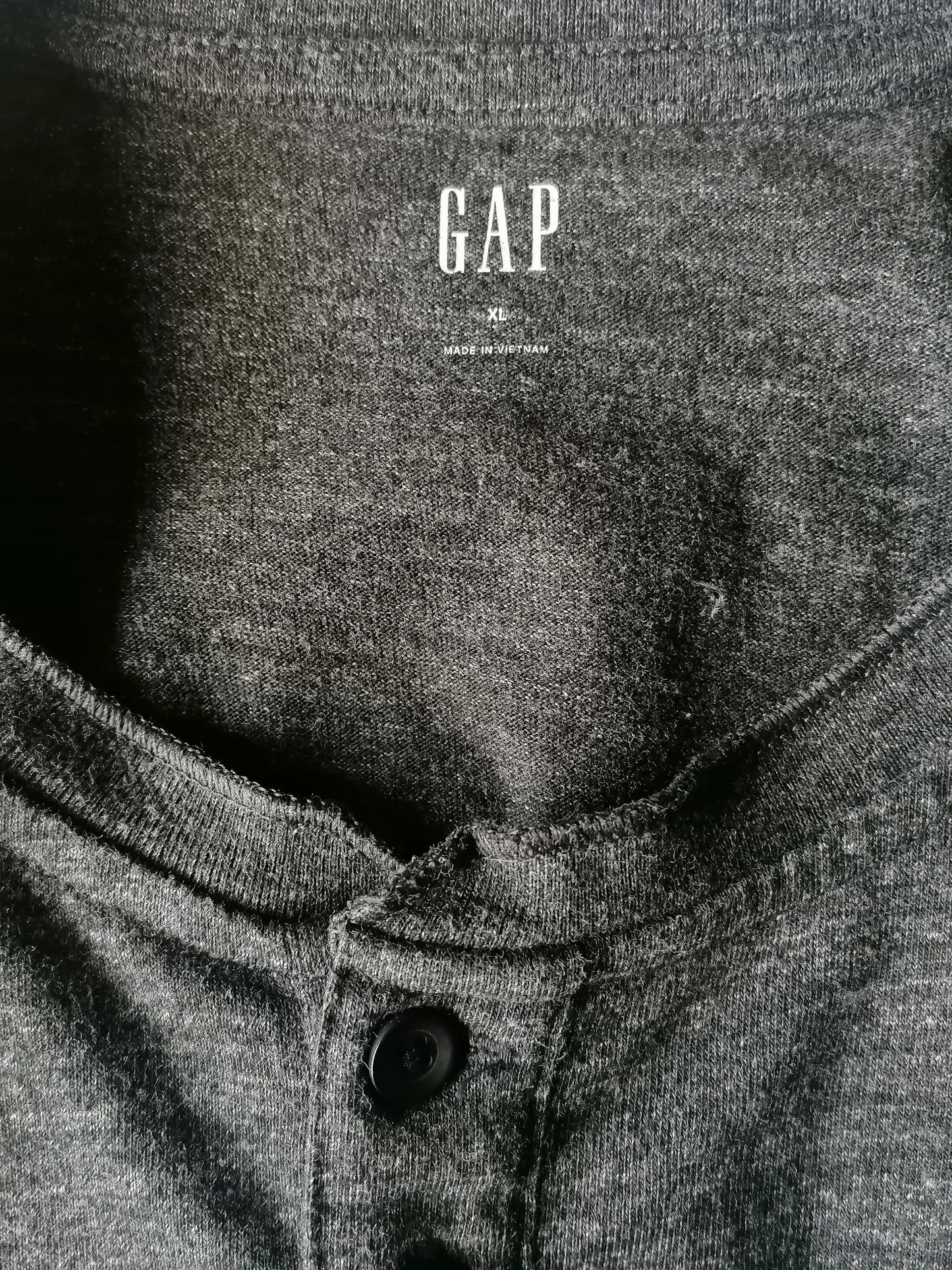 Gap sottile maglione con bottoni. Grigio misto. Taglia XL.