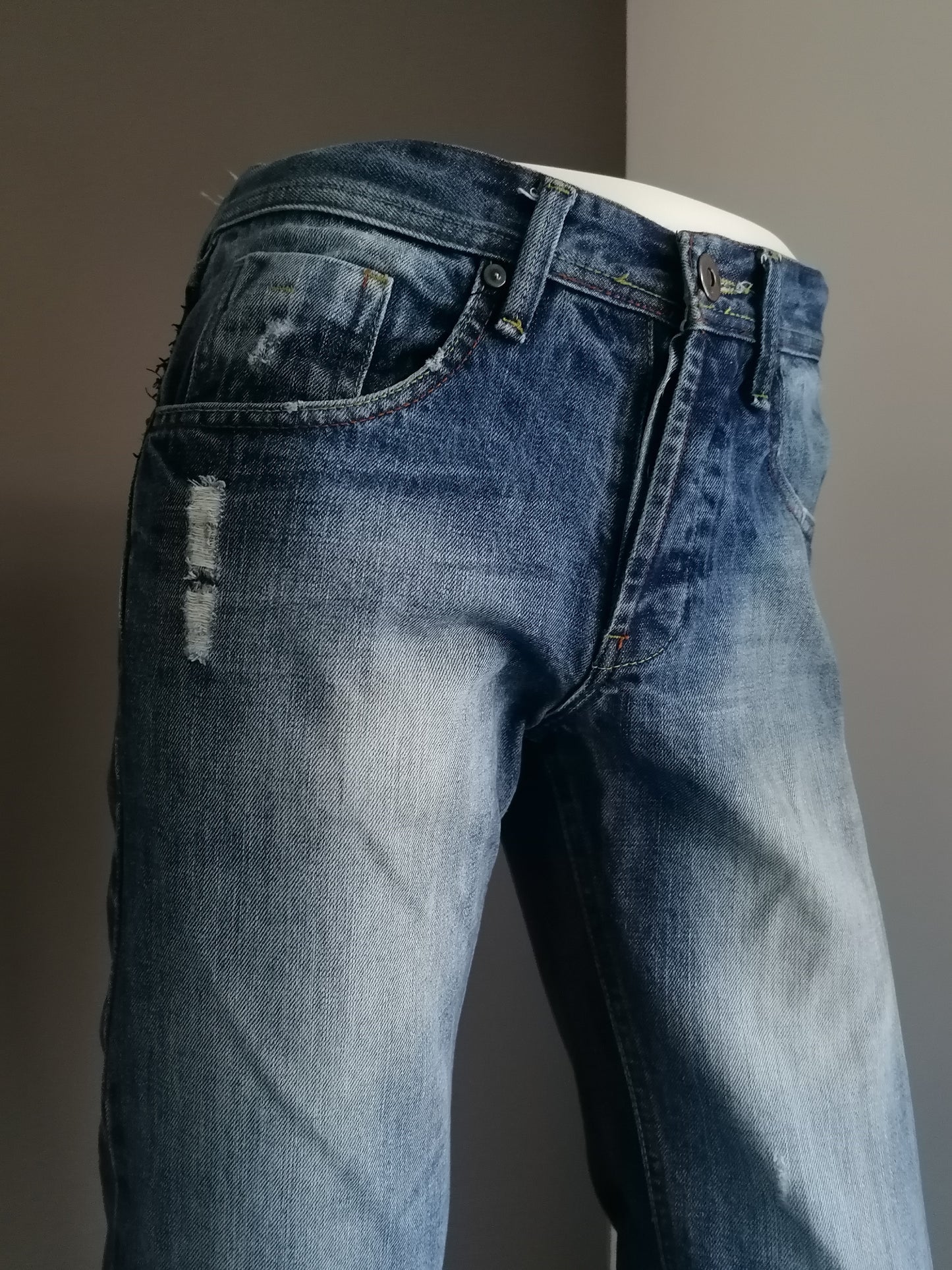New Look jeans. Blauw gekleurd. Maat W30 - L30. Straight Leg.