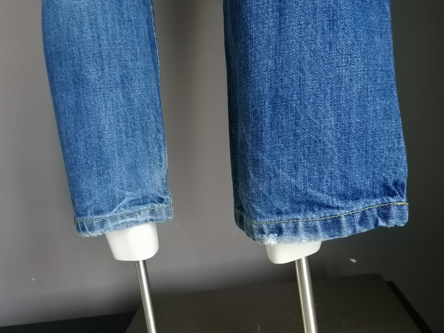 Neue Look Jeans. Blau gefärbt. Größe W30 - L30. Gerade geschnitten.